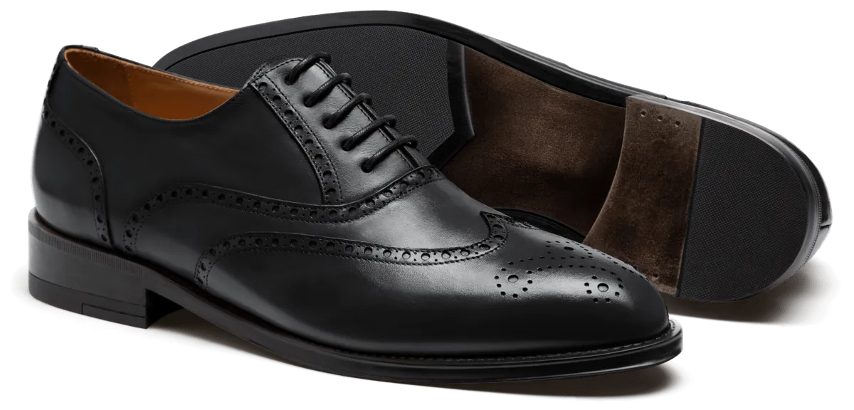 Brogues in black leather