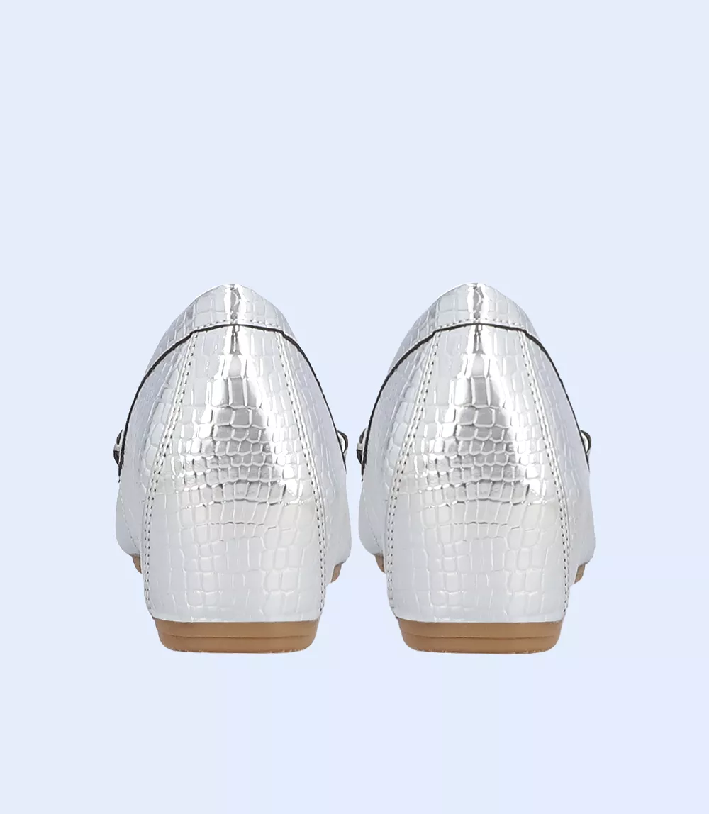 BW8305-SILVER-Women Comfort Moccasins