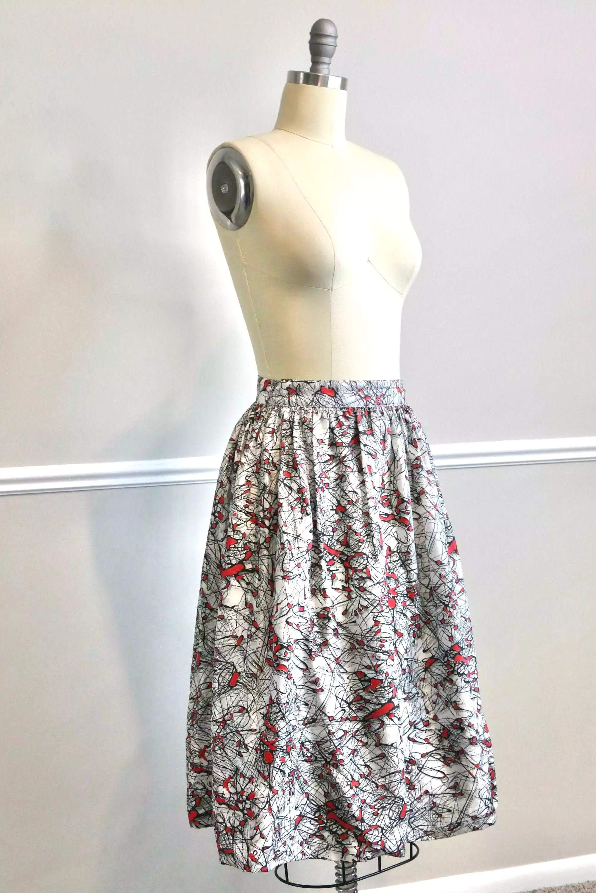 ON SALE Vintage 1950s Circle Skirt / 50s retro Jackson Pollock print Silver full skirt holiday party size XS S