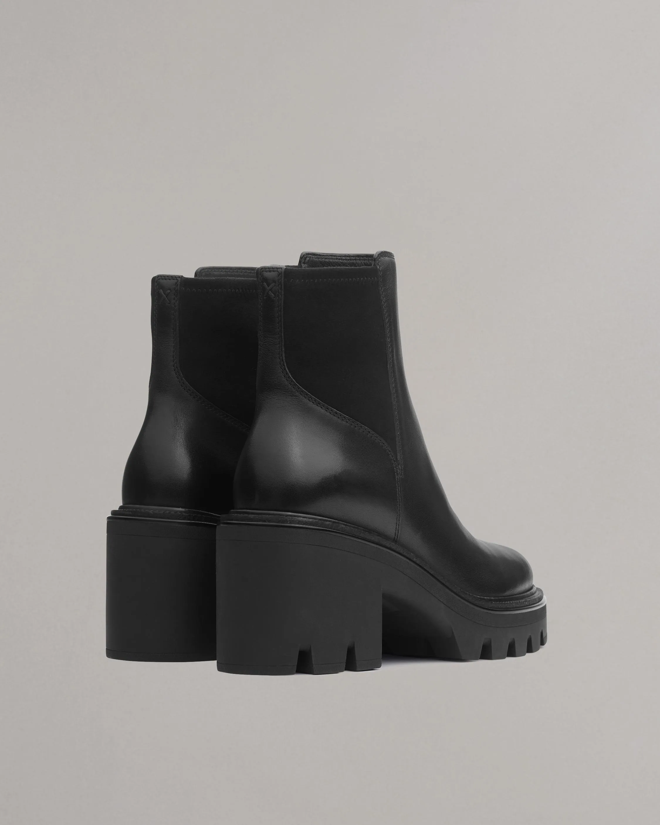 Quinn Chelsea Boot